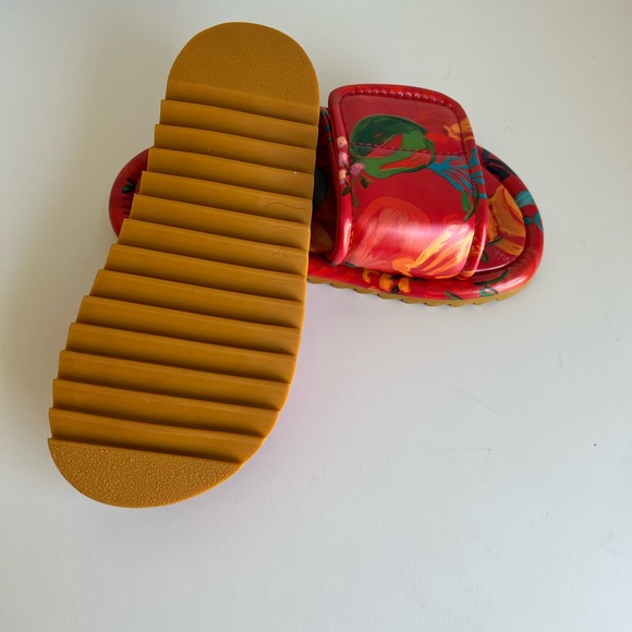 Farm Rio Pink Fruits Puffy Slides- Size 8 - Picture 4 of 4